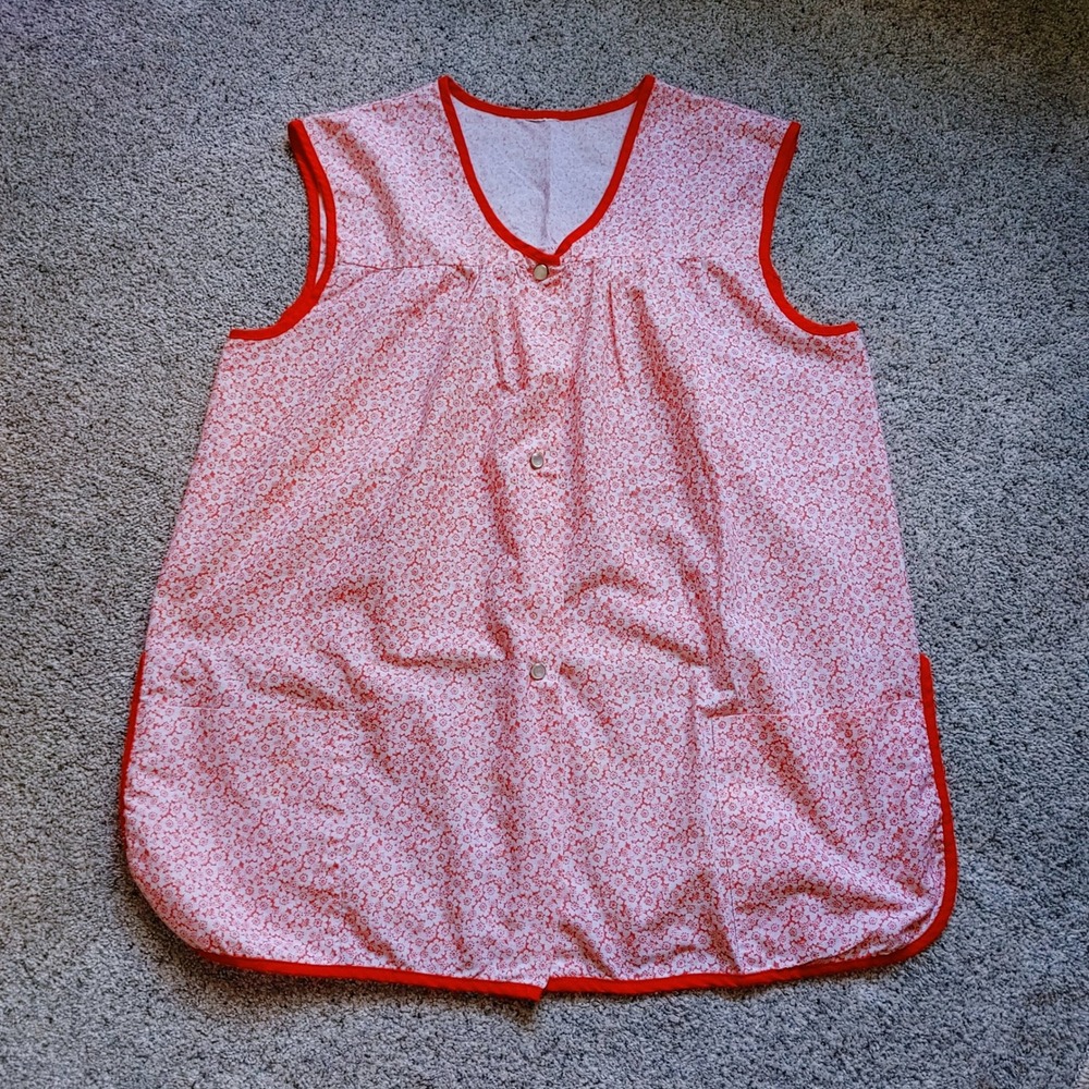 Smock Red White Floral Calico Cobbler Art Apron Snap Front Smock Pockets Large